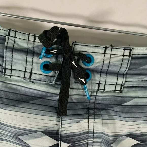 Speedo Board Shorts Men's Medium Grey Side Pockets Drawstring Hook Loop - Picture 2 of 5